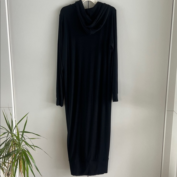 Emmy Deveaux The Long Hoodie - Picture 14 of 16